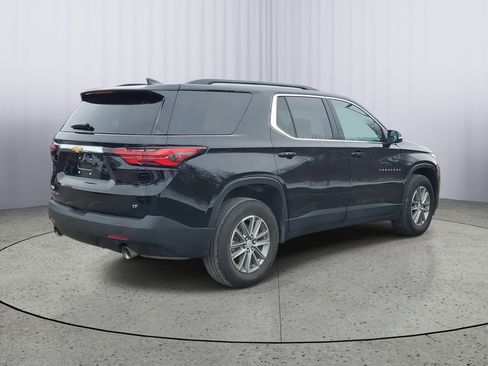 Used 2023 Chevrolet Traverse LT image 3