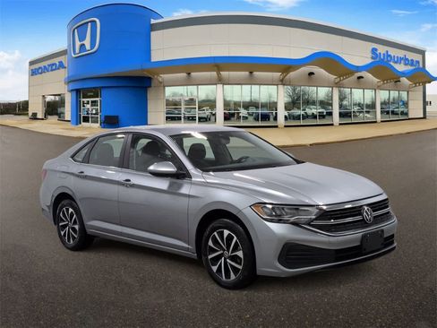 Used 2024 Volkswagen Jetta S image 2