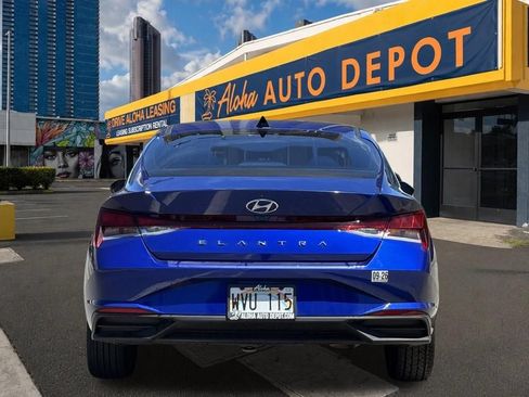 Used 2023 Hyundai Elantra SEL w/ Convenience Package FWD image 4
