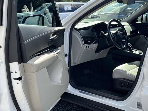 Used 2021 Cadillac XT4 Premium Luxury w/ Cold Weather Package FWD image 13