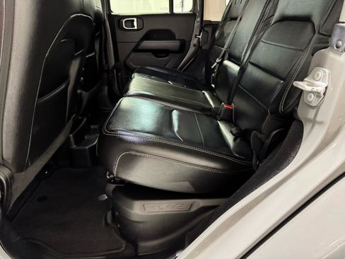 Used 2021 Jeep Wrangler Unlimited Sahara AWD/4WD image 19