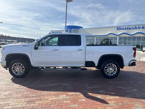 Used 2025 Chevrolet Silverado 2500 LTZ w/ LTZ Premium Package AWD/4WD image 33