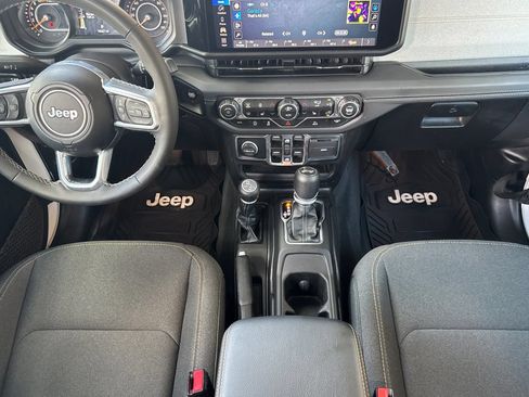 Used 2025 Jeep Wrangler Unlimited Sahara AWD/4WD image 14