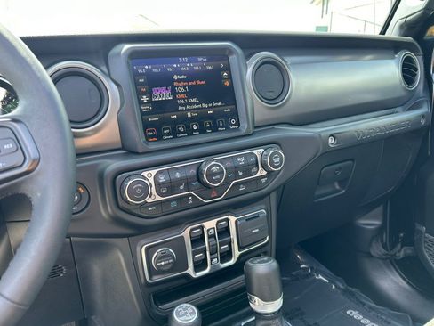 Used 2023 Jeep Wrangler Unlimited w/ Sun & Screen Package AWD/4WD image 21