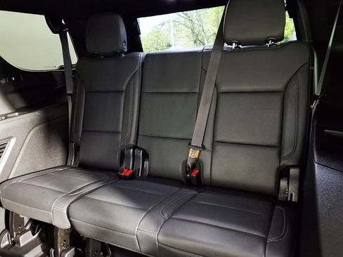 Used 2022 Chevrolet Tahoe Z71 w/ Luxury Package image 9