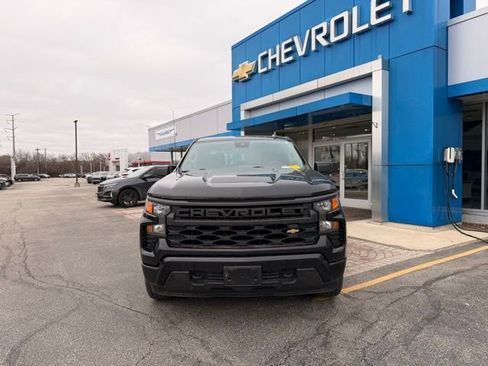 Used 2023 Chevrolet Silverado 1500 Custom image 2