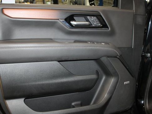 Used 2025 GMC Yukon Denali w/ Advanced Technology Package image 38