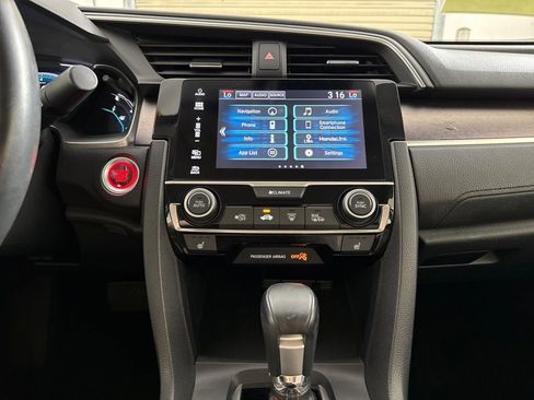 Used 2018 Honda Civic Touring image 17