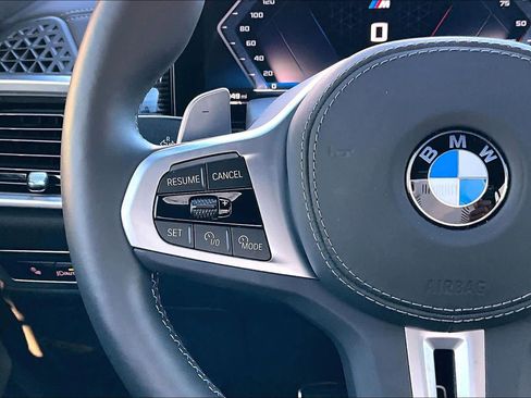 Used 2025 BMW X7 M60i image 23