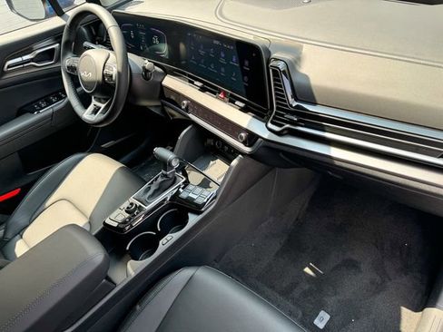 Certified 2025 Kia Sportage EX image 22