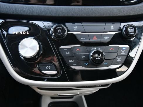 Used 2024 Chrysler Voyager LX FWD image 26