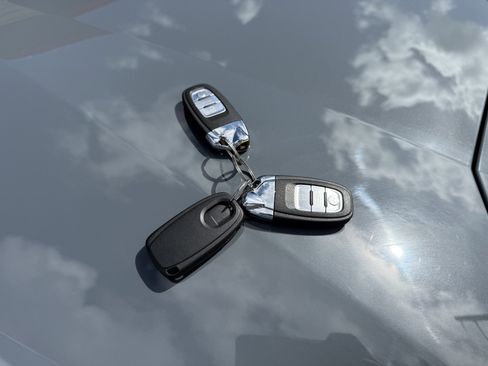 Used 2021 Lamborghini Huracan EVO image 37