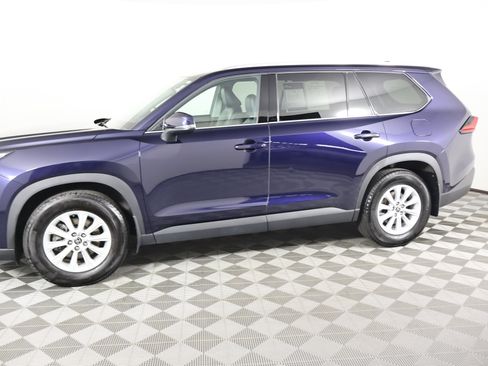 Used 2024 Toyota Grand Highlander AWD image 9