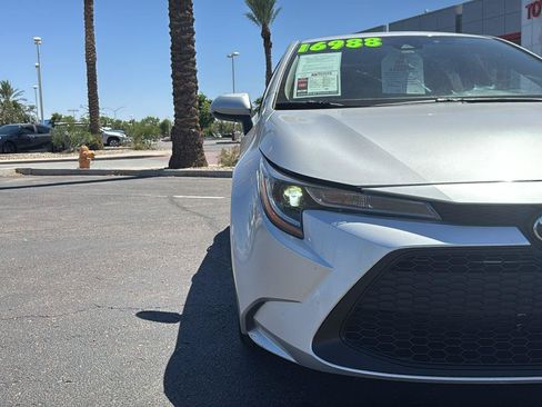 Used 2022 Toyota Corolla LE FWD image 3