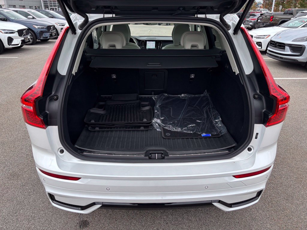 Certified 2024 Volvo XC60 B5 Plus w/ Climate Package AWD/4WD image 24