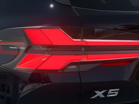 Used 2026 BMW X5 xDrive40i w/ M Sport Package AWD/4WD image 8
