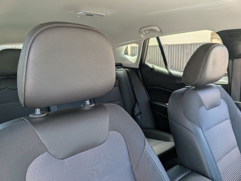 Used 2025 Chevrolet Trax LT w/ Driver Confidence Package FWD image 3