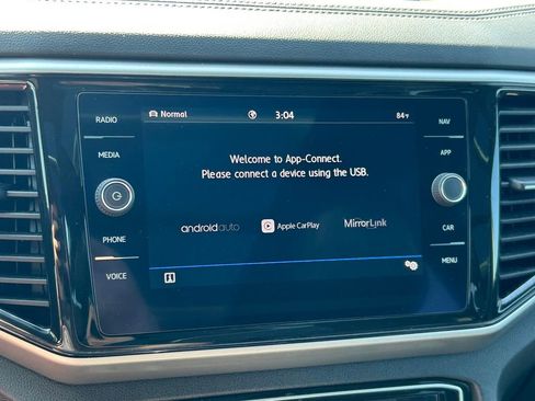 Used 2020 Volkswagen Atlas Cross Sport SEL image 35