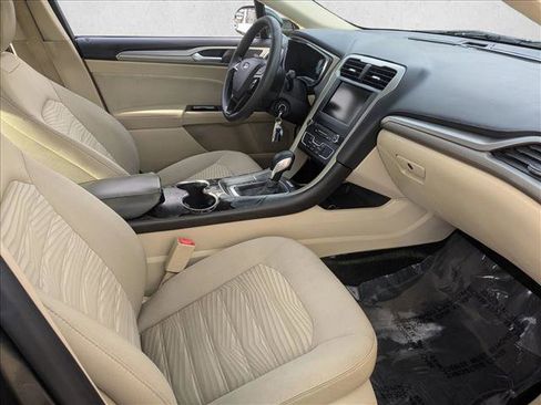 Used 2016 Ford Fusion SE image 24