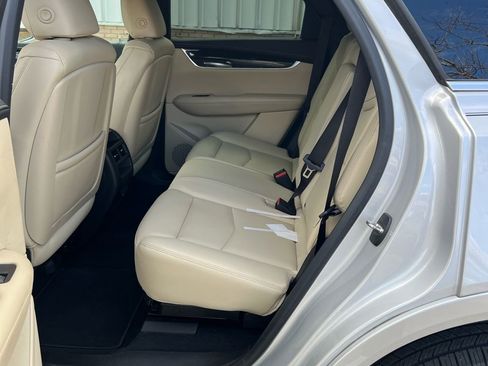 Used 2018 Cadillac XT5 FWD image 30