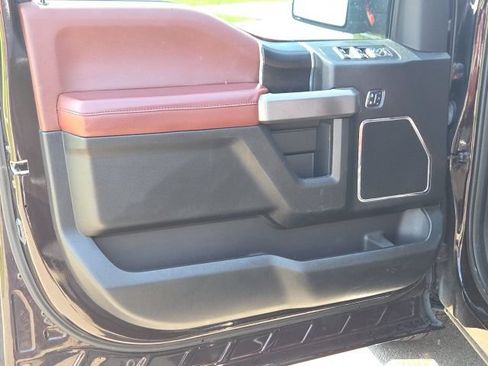 Used 2018 Ford F150 Platinum w/ Equipment Group 701A Luxury AWD/4WD image 23