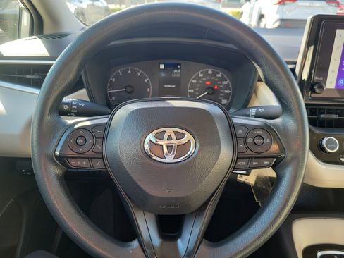 Used 2025 Toyota Corolla LE image 23