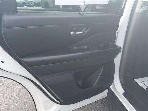 Used 2022 Nissan Pathfinder SL w/ SL Black Package image 22