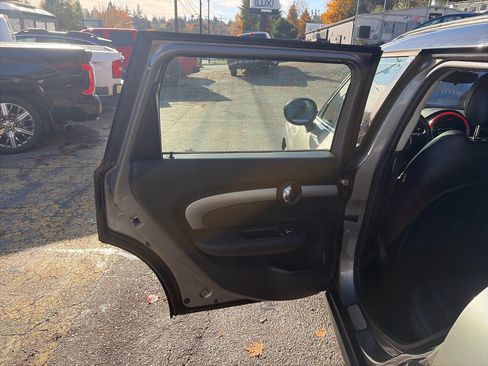 Used 2016 MINI Cooper Clubman image 19
