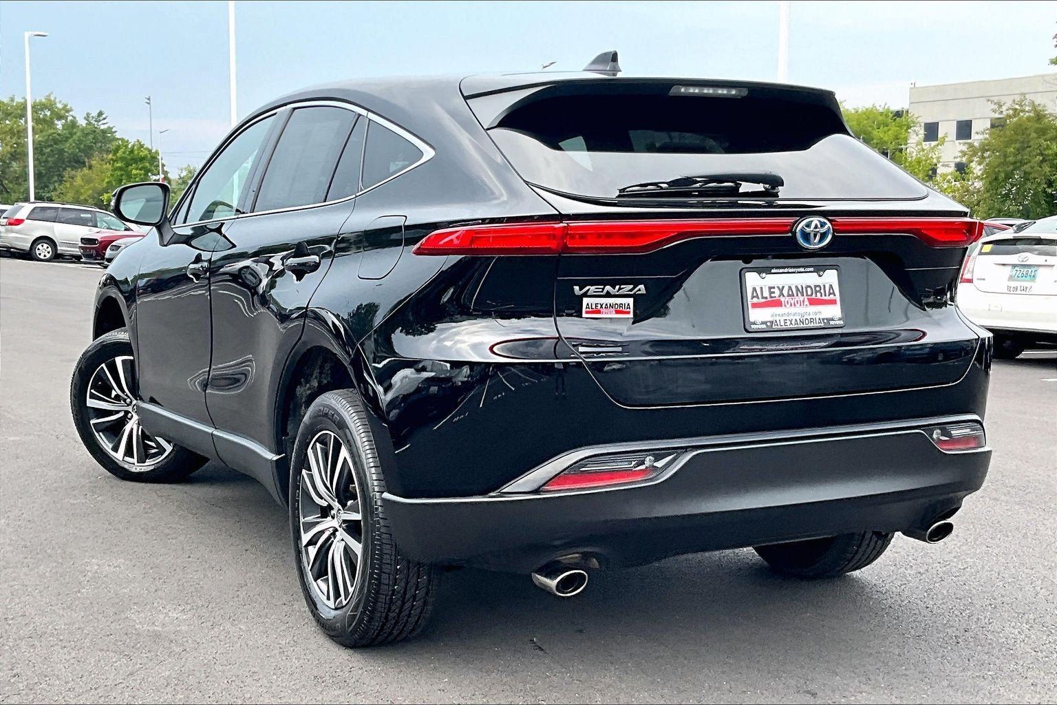 Used 2023 Toyota Venza LE AWD/4WD image 10