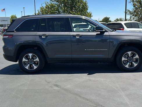 Used 2022 Jeep Grand Cherokee Limited 4xe w/ Luxury Tech Group II AWD/4WD image 2