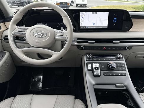 Used 2023 Hyundai Palisade Limited AWD/4WD image 3
