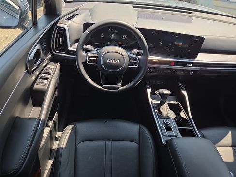 Used 2024 Kia Sorento S FWD image 8