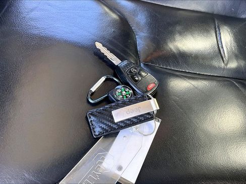 Used 2015 Jeep Wrangler Unlimited Sahara w/ Connectivity Group image 32