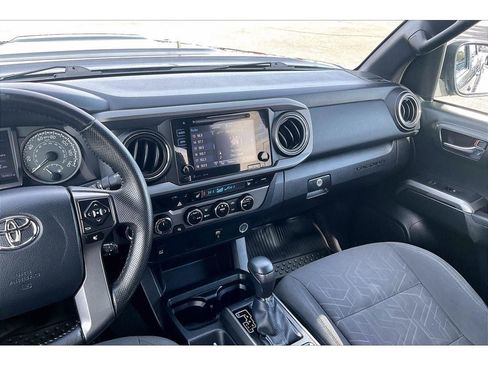 Used 2016 Toyota Tacoma SR5 image 7