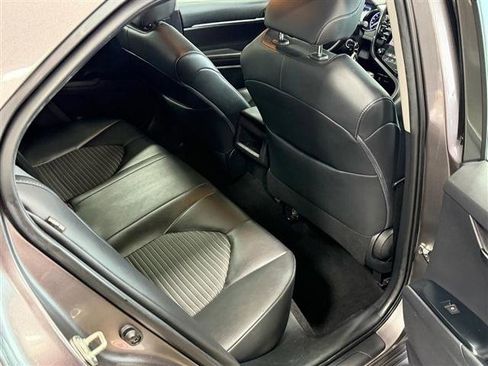 Used 2019 Toyota Camry SE w/ Carpet Mat Package FWD image 16