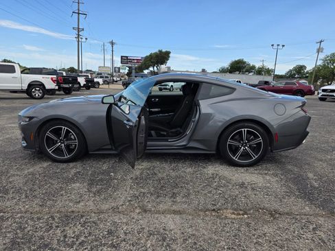 Used 2025 Ford Mustang Coupe RWD image 9