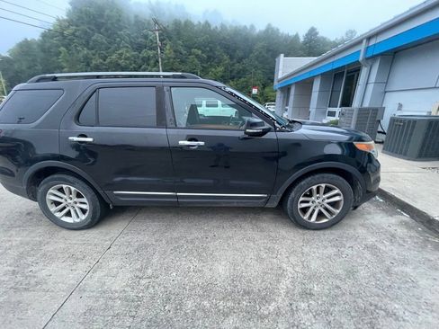 Used 2014 Ford Explorer XLT w/ Equipment Group 202A FWD image 4