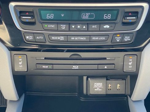 Used 2018 Honda Pilot Touring image 27