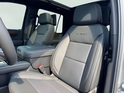 New 2026 GMC Yukon Denali w/ Denali Reserve Package AWD/4WD image 9