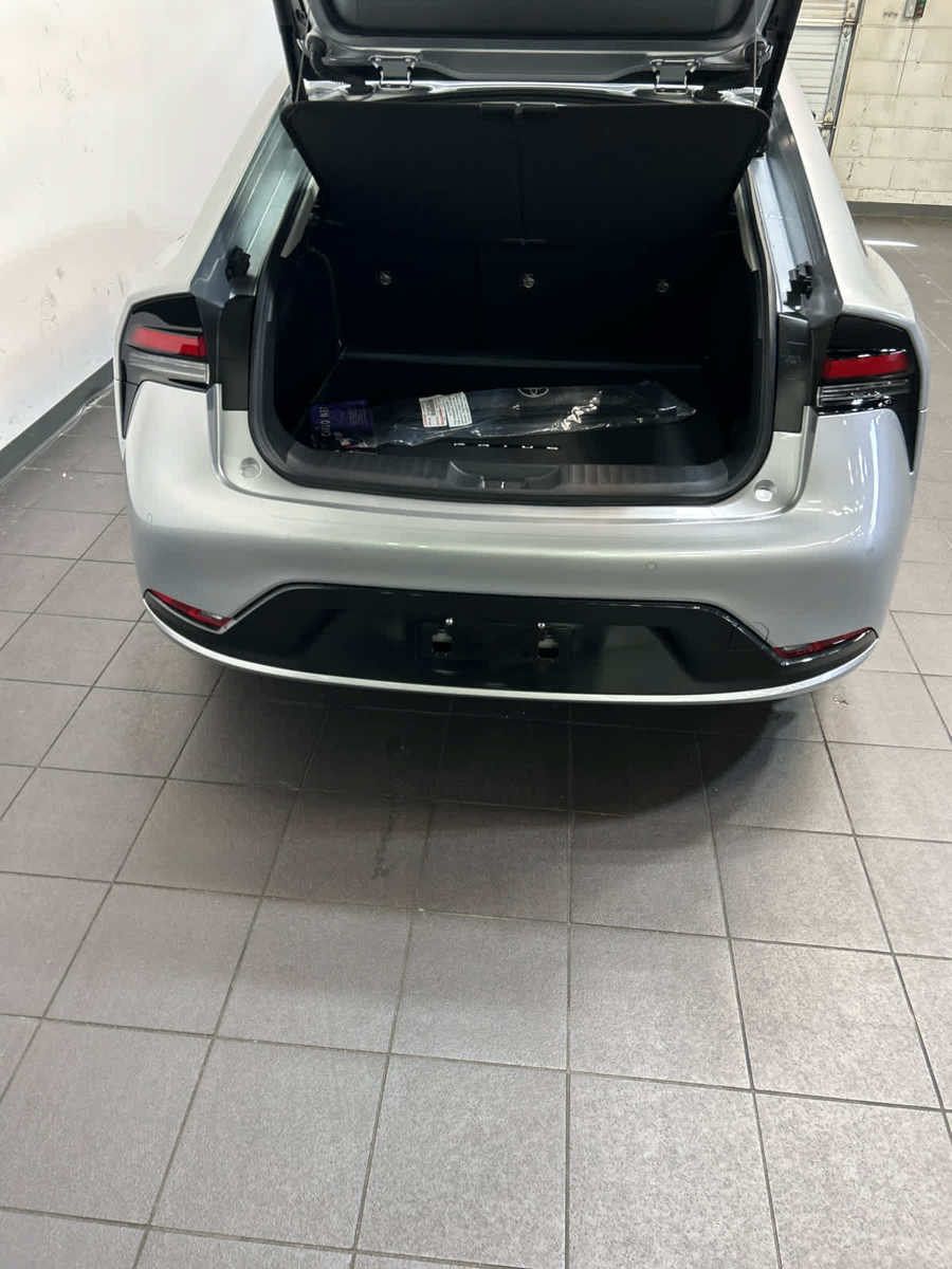 Used 2024 Toyota Prius Limited FWD image 11