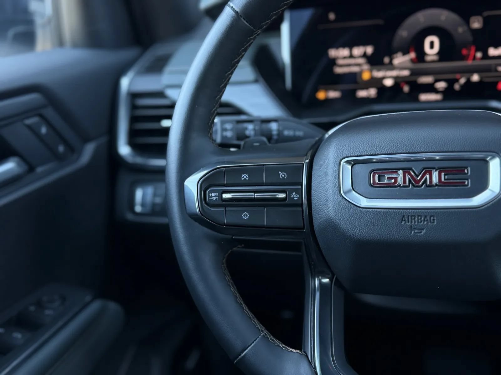Used 2026 GMC Acadia AT4 w/ LPO, Floor Liner Package AWD/4WD image 25
