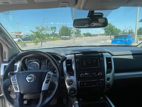 Used 2019 Nissan Titan PRO-4X w/ Pro-4x Convenience Package AWD/4WD image 14