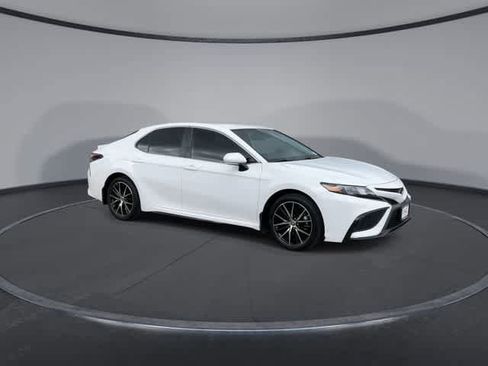 Used 2023 Toyota Camry SE w/ Convenience Package FWD image 2