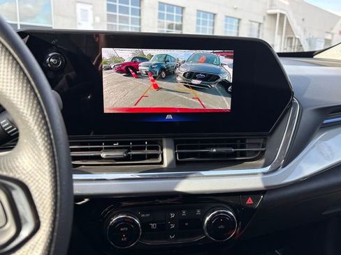Used 2025 Chevrolet Trax LT FWD image 21
