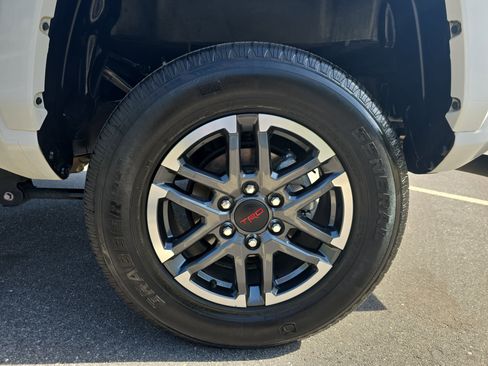 Used 2025 Toyota Tacoma TRD Sport image 36