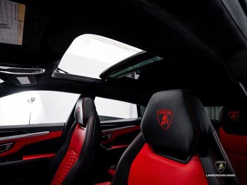 Used 2021 Lamborghini Urus AWD/4WD image 32