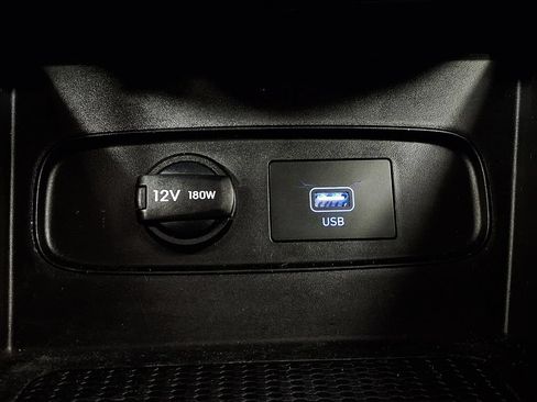 Used 2021 Hyundai Venue SE FWD image 24
