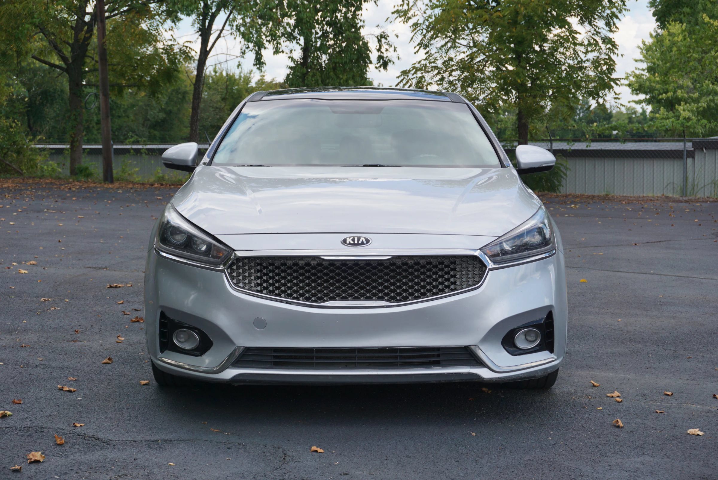 Used 2017 Kia Cadenza Premium w/ Luxury Package FWD image 2