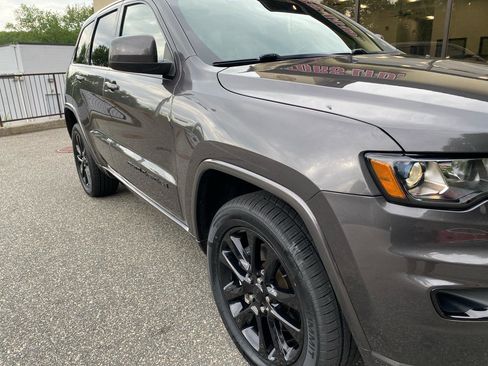 Used 2021 Jeep Grand Cherokee Laredo X AWD/4WD image 30