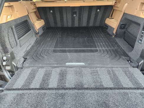 New 2025 Land Rover Range Rover Long Wheelbase SE image 32